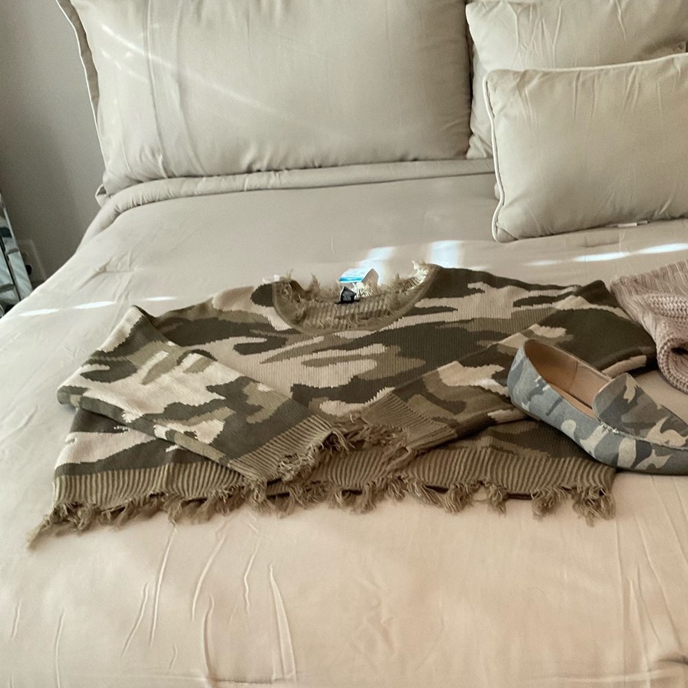 Rue 21 plus size Camo Destructed Hem Crop Sweater - Picture 2 of 5